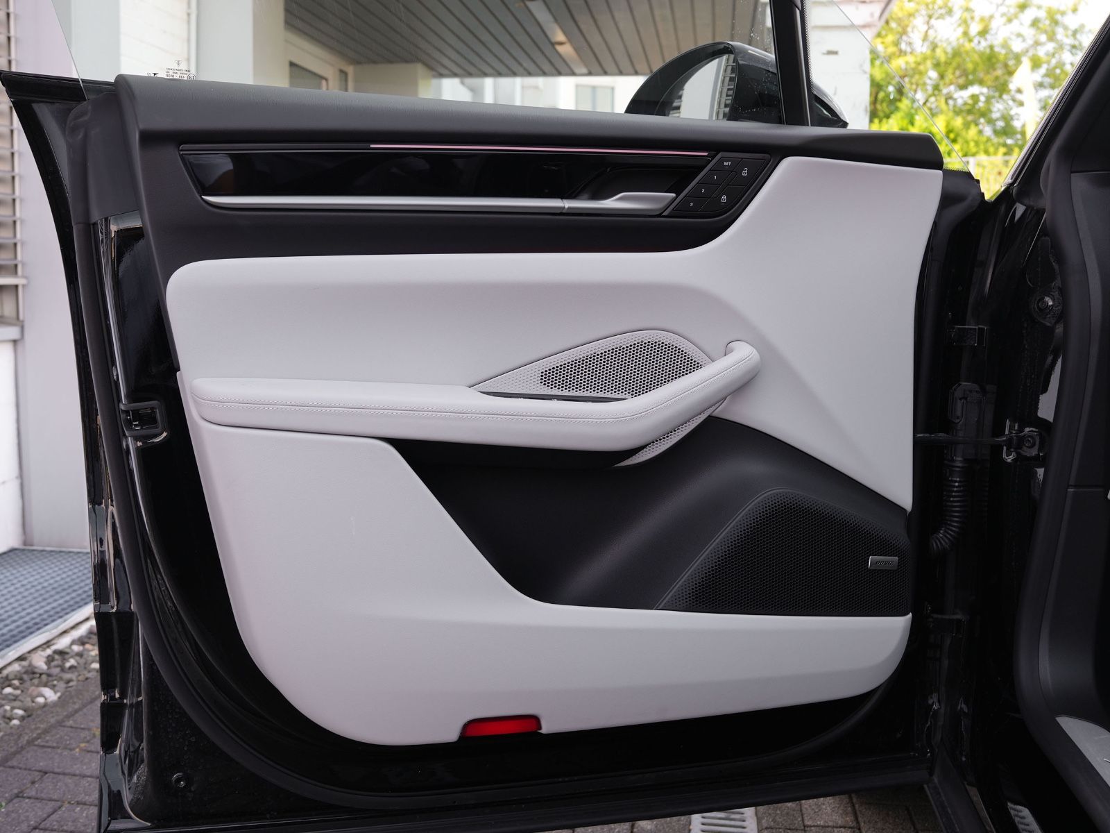 Porsche Macan 4 - Samsaru's Car Outlet