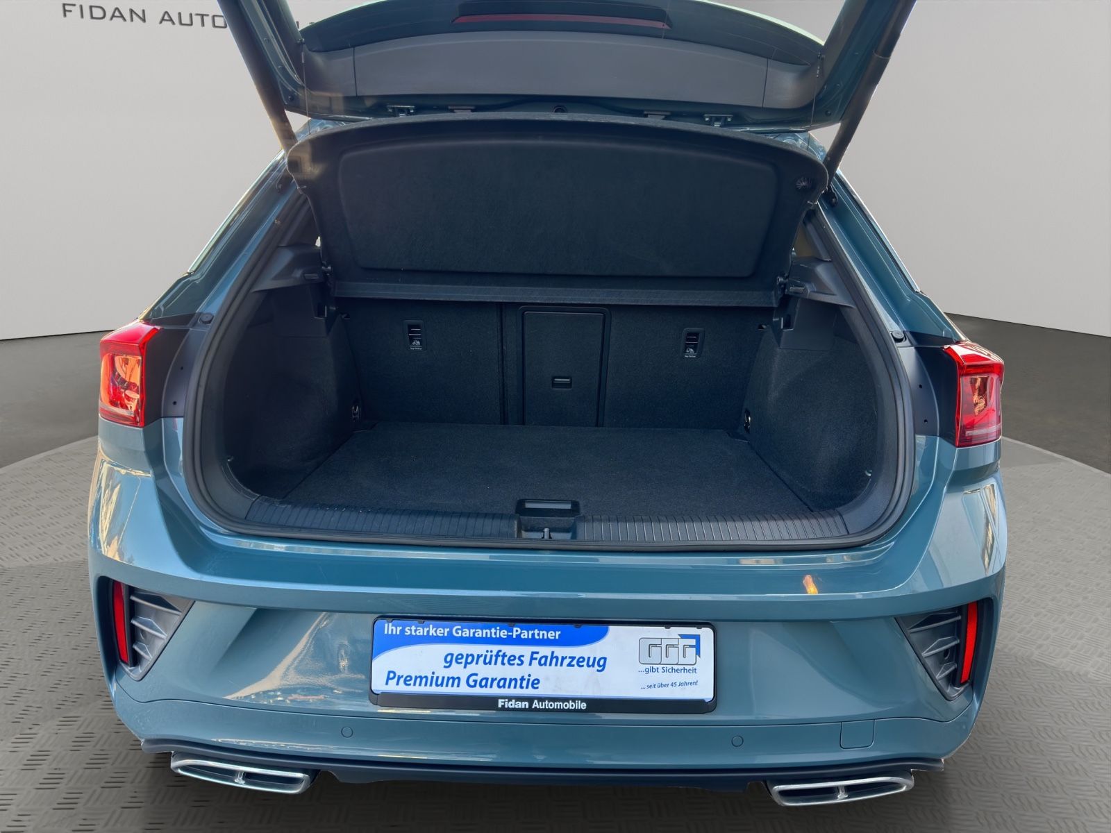 Volkswagen T-Roc R-Line 4M - Samsaru's Car Outlet