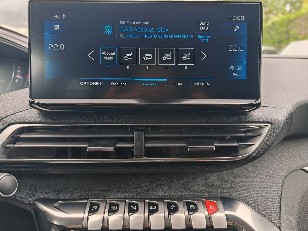 Peugeot 3008 PureTech EAT8 ALLURE PACK - Samsaru's Car Outlet