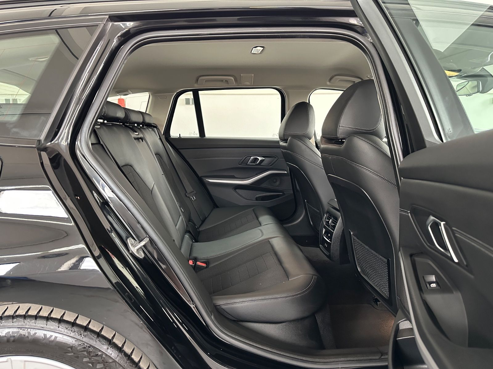 BMW 320 d Touring - Samsaru's Car Outlet