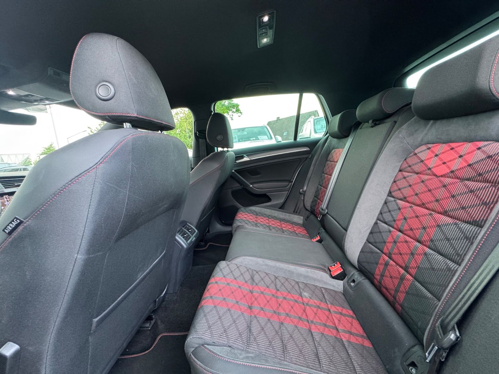 Volkswagen Golf VII GTI TCR - Samsaru's Car Outlet