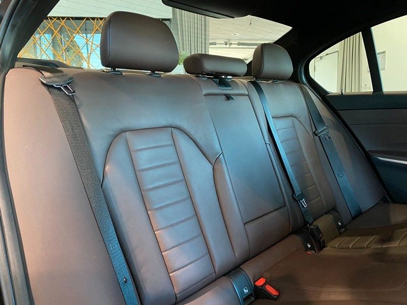 BMW 320d Lim xDr Luxury - Samsaru's Car Outlet
