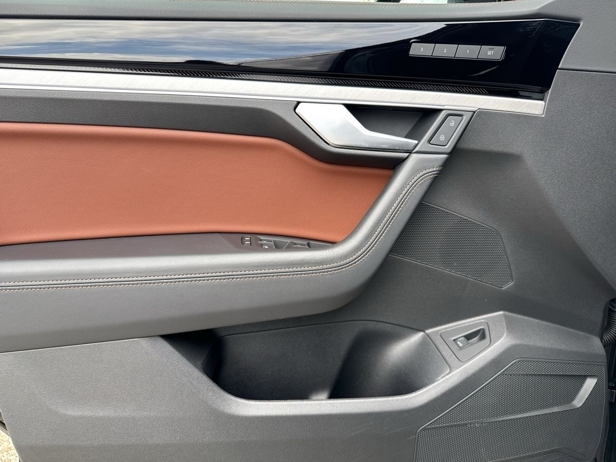 Volkswagen Touareg R-Line TSi - Samsaru's Car Outlet