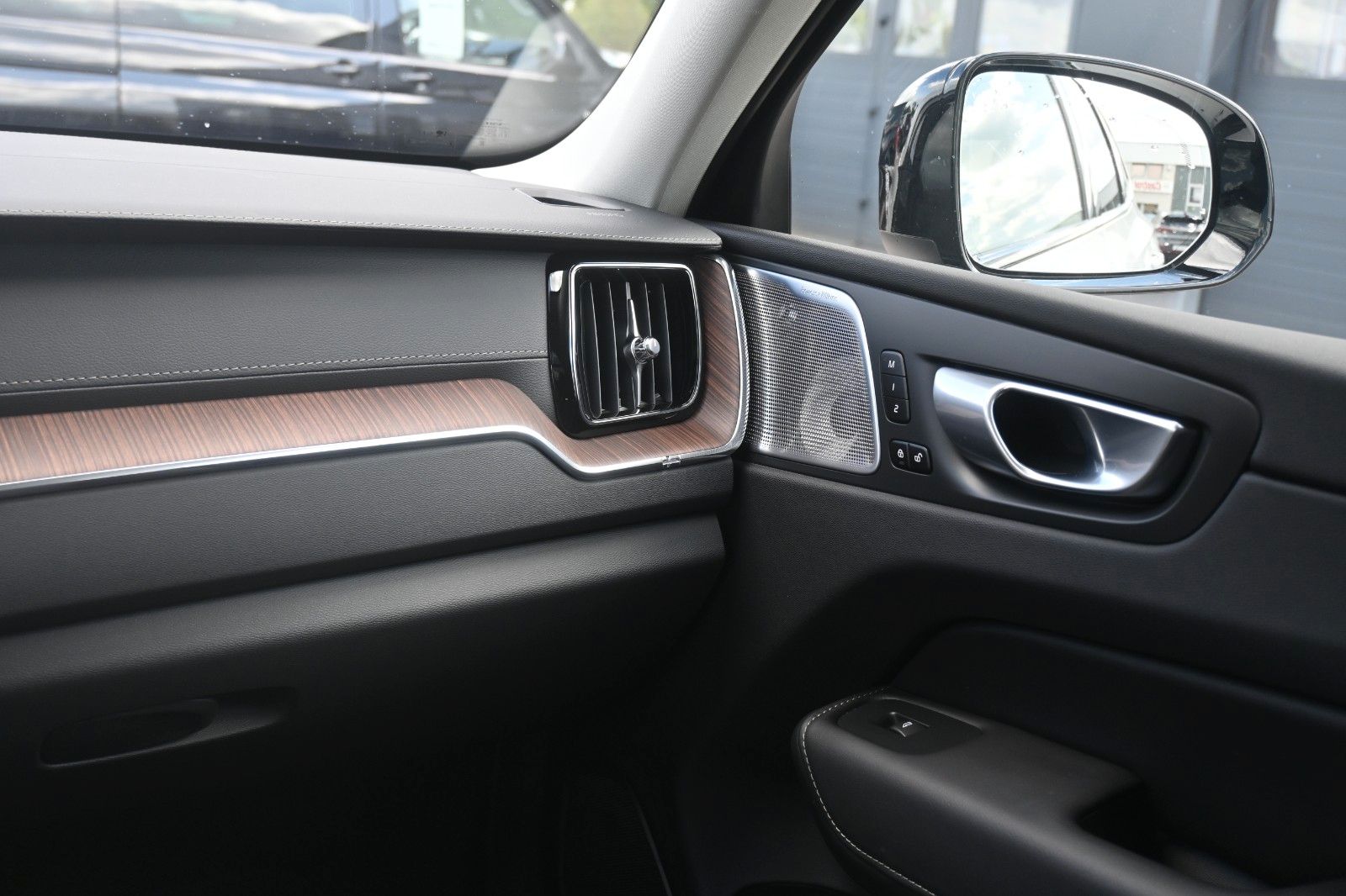 Volvo XC60 B4D AWD Ultimate Dark*LUFT*HUD*B&W*AHK*360°