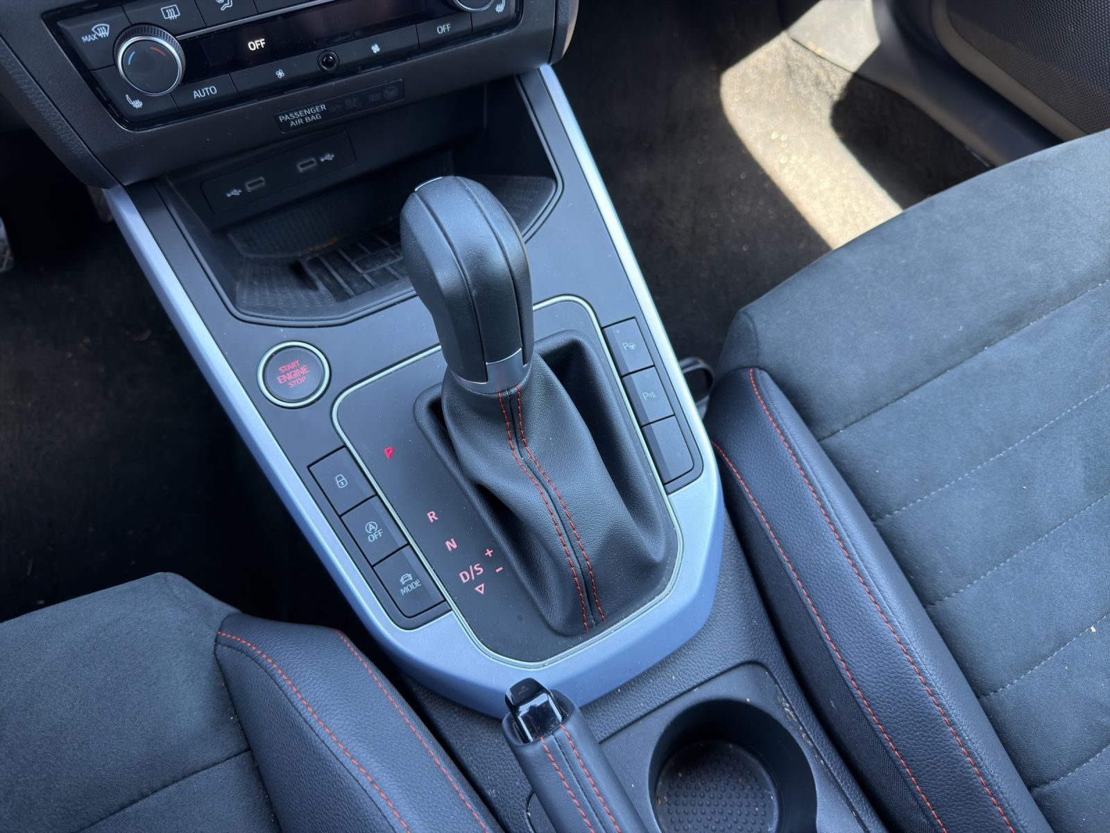 Seat Arona 1.5 TSI DSG FR AHK KAMERA PARKLENK NAVI AC
