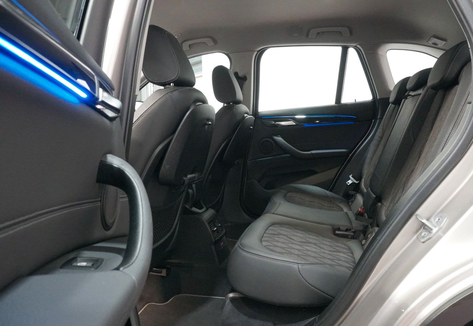 BMW X1 xDrive 20 d xLine - Samsaru's Car Outlet