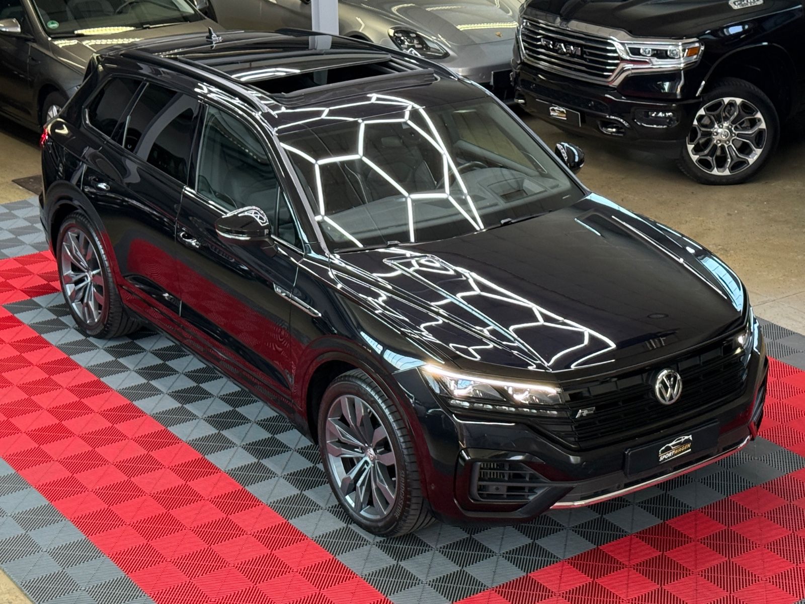 Volkswagen Touareg R-Line - Samsaru's Car Outlet