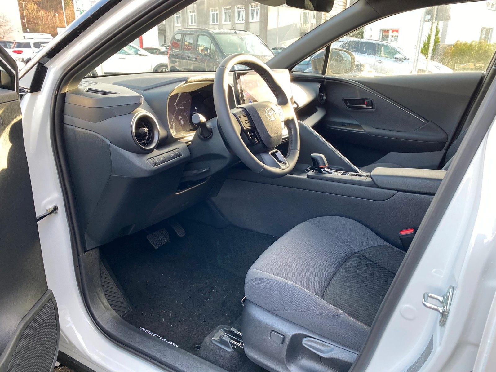 Toyota C-HR 1.8 Hybrid - Samsaru's Car Outlet