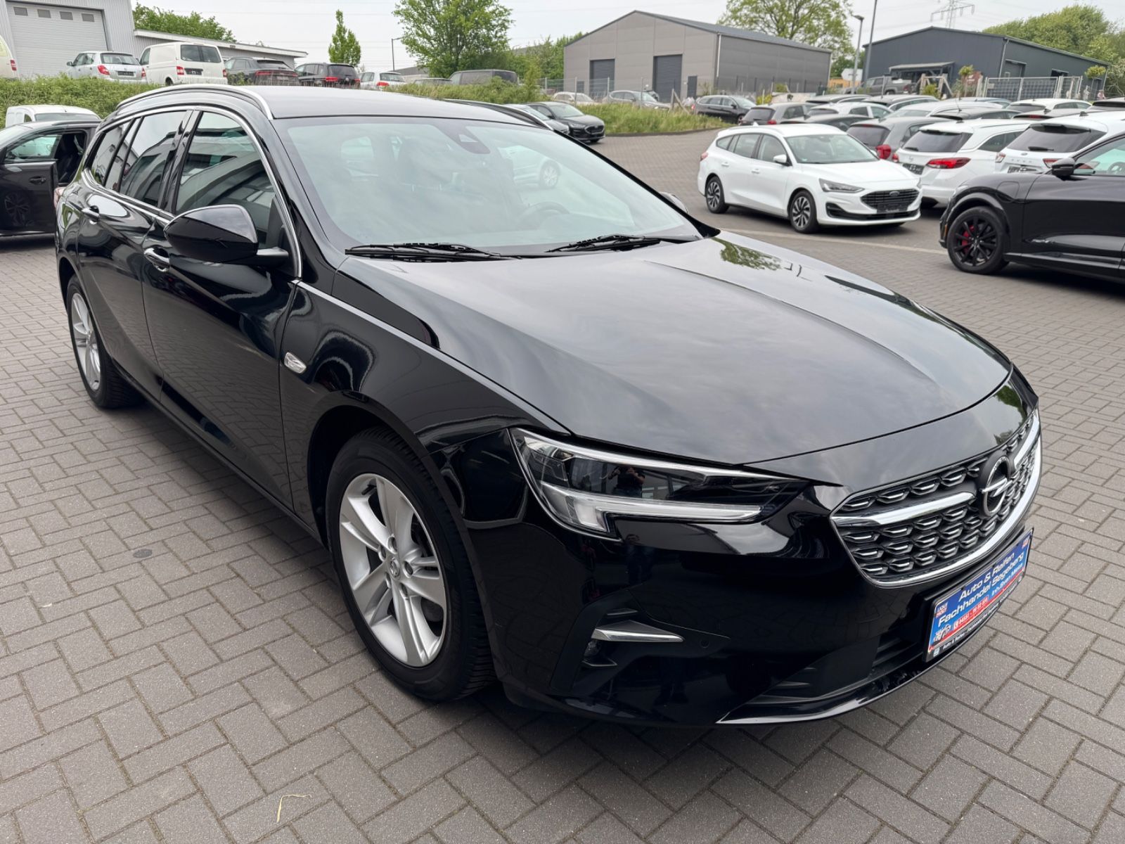 Opel Insignia B Sports Tourer Business - Samsaru's Car Outlet