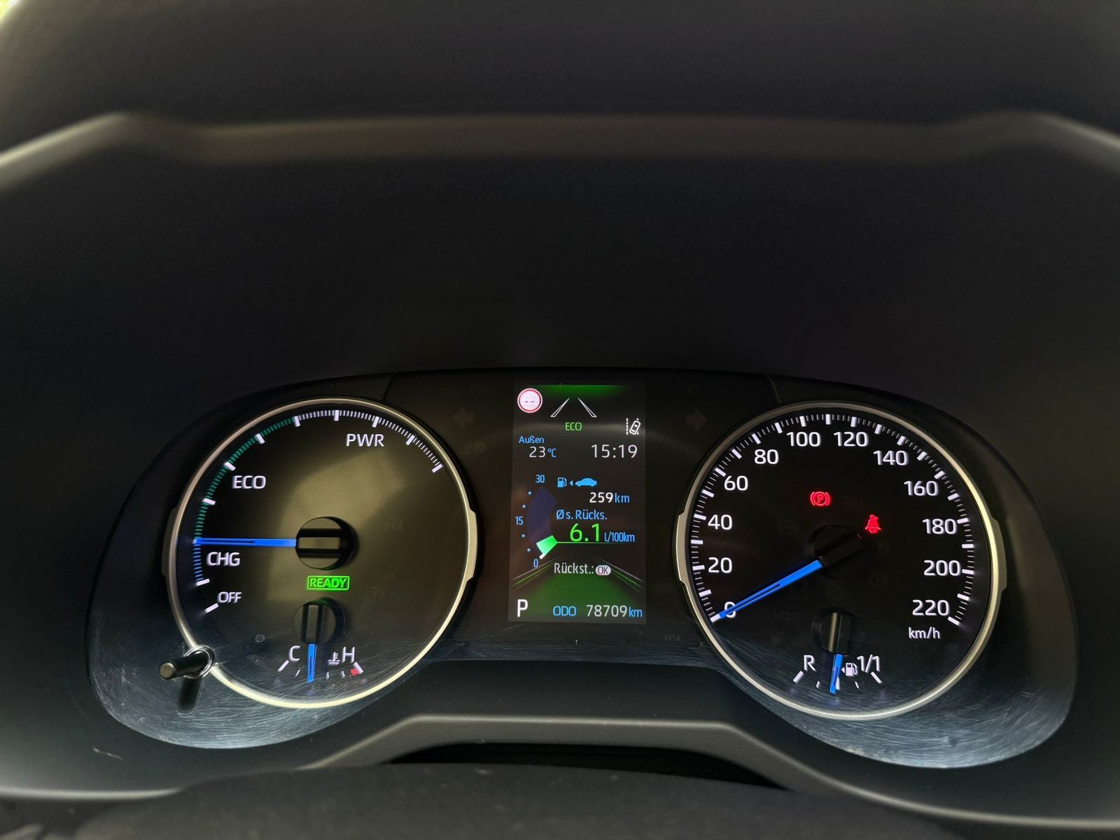 Toyota RAV4 2.5 VVT-i Hybrid 4x2 - Samsaru's Car Outlet