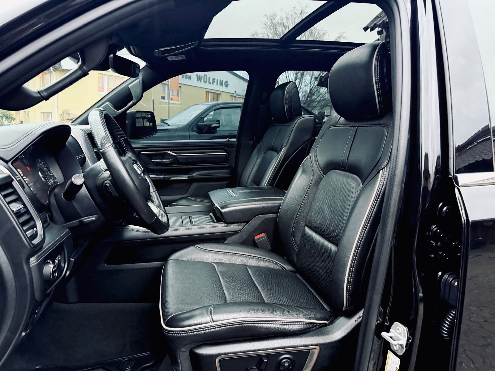 Dodge CLEAN CARFAX*LIMITED*PANO*LUFT*RAMBOX*AHK*NAVI*