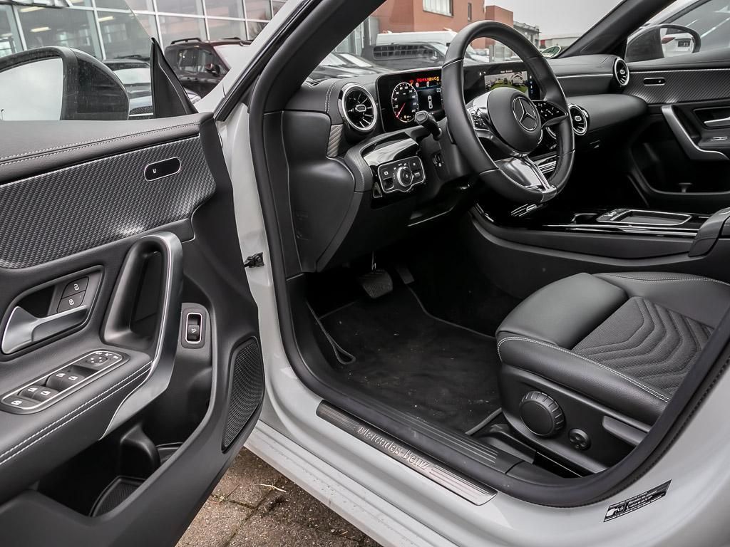 Mercedes-Benz CLA 180 Progressive - Samsaru's Car Outlet