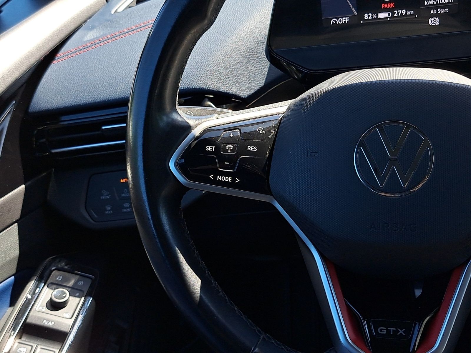 Volkswagen ID.4 GTX 1,99% PANO AHK NAV APP 20" WÄRMEPU DCC
