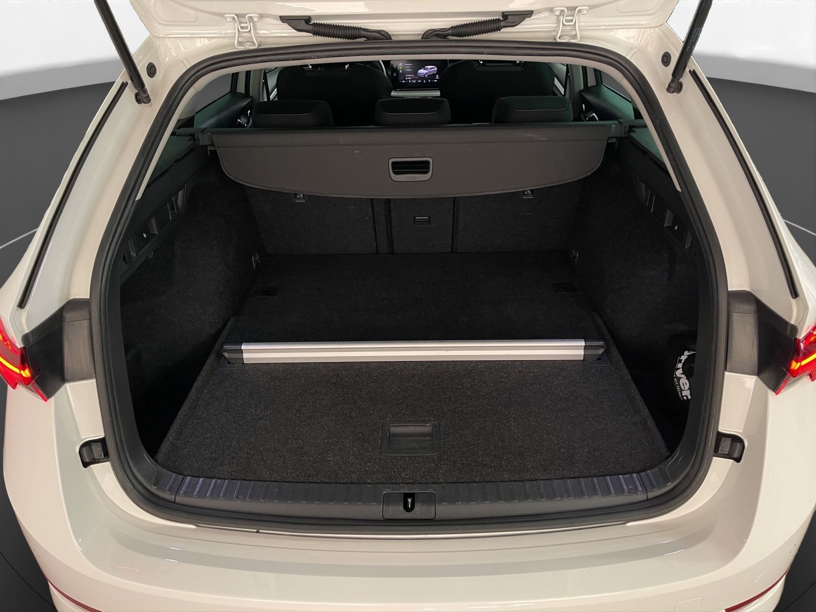 Skoda Octavia Combi 1.0 TSI Clever - Samsaru's Car Outlet
