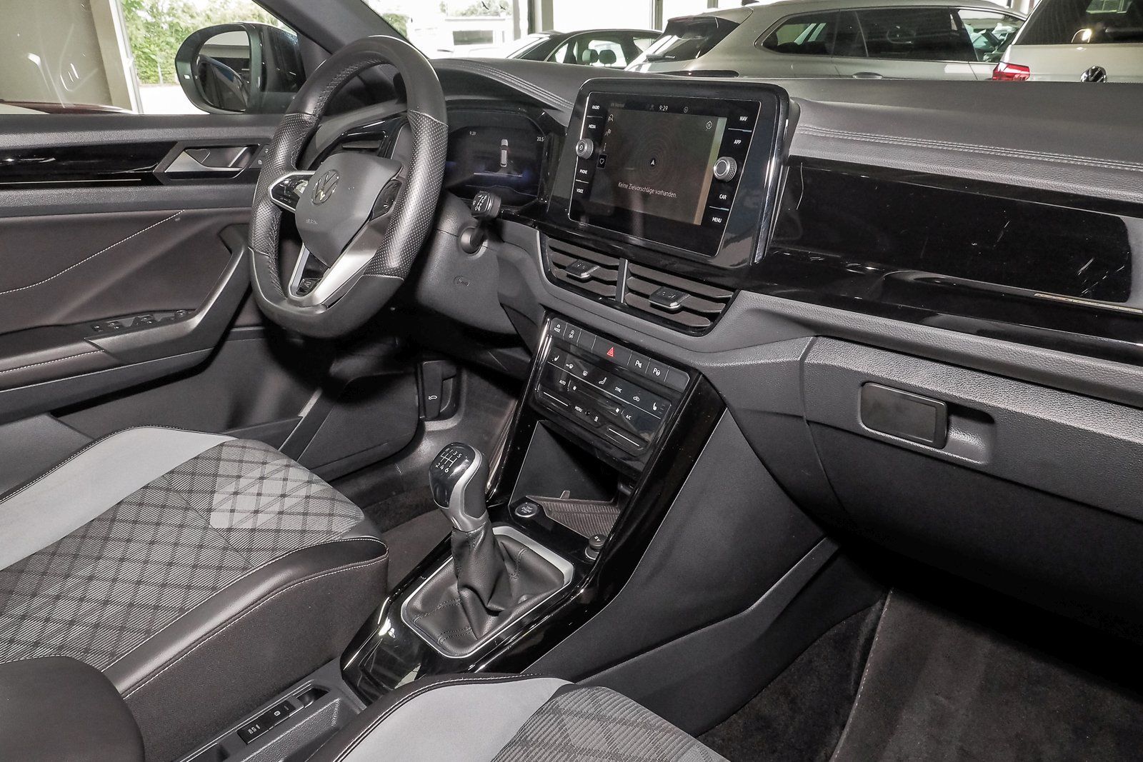 Volkswagen T-Roc R-Line 1.5 TSI - Samsaru's Car Outlet