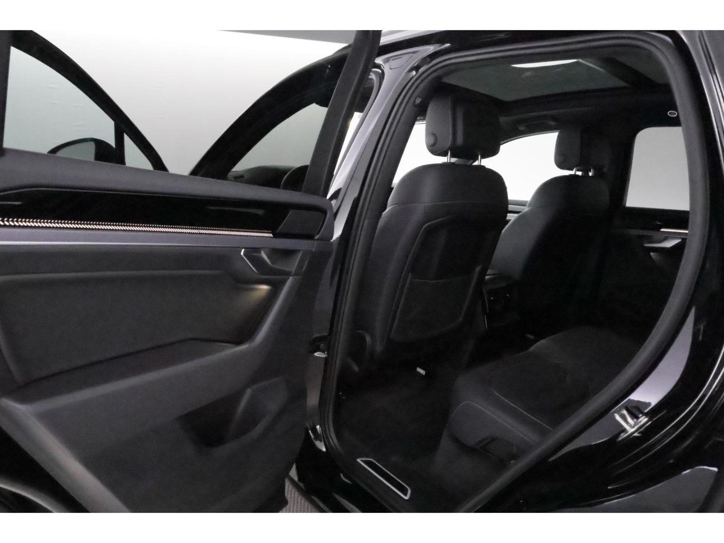 Volkswagen Touareg 3.0 V6TDI 4Motion DSG R-Line+LED+PANO