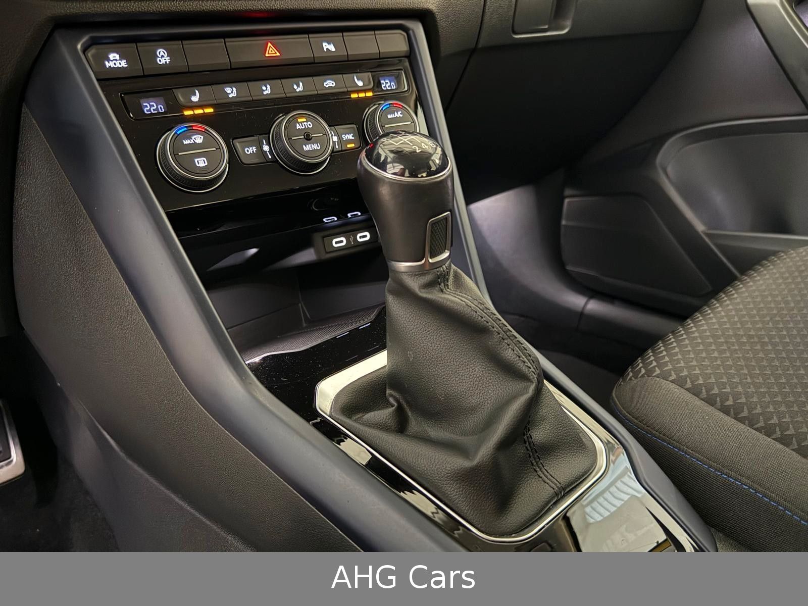 Volkswagen T-Roc Style UNITED 1.0 TSI - Samsaru's Car Outlet