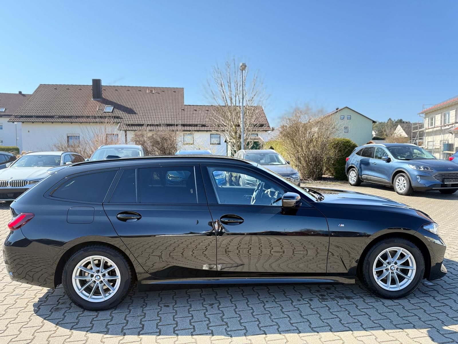 BMW 320 i Touring M-Sport - Samsaru's Car Outlet