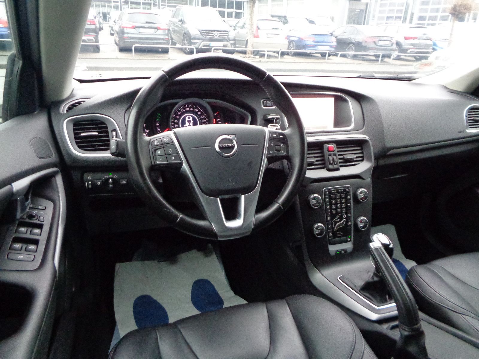 Volvo V40 Black Edition 2.0 D2 Momentum 2.HD*LED*NAVI