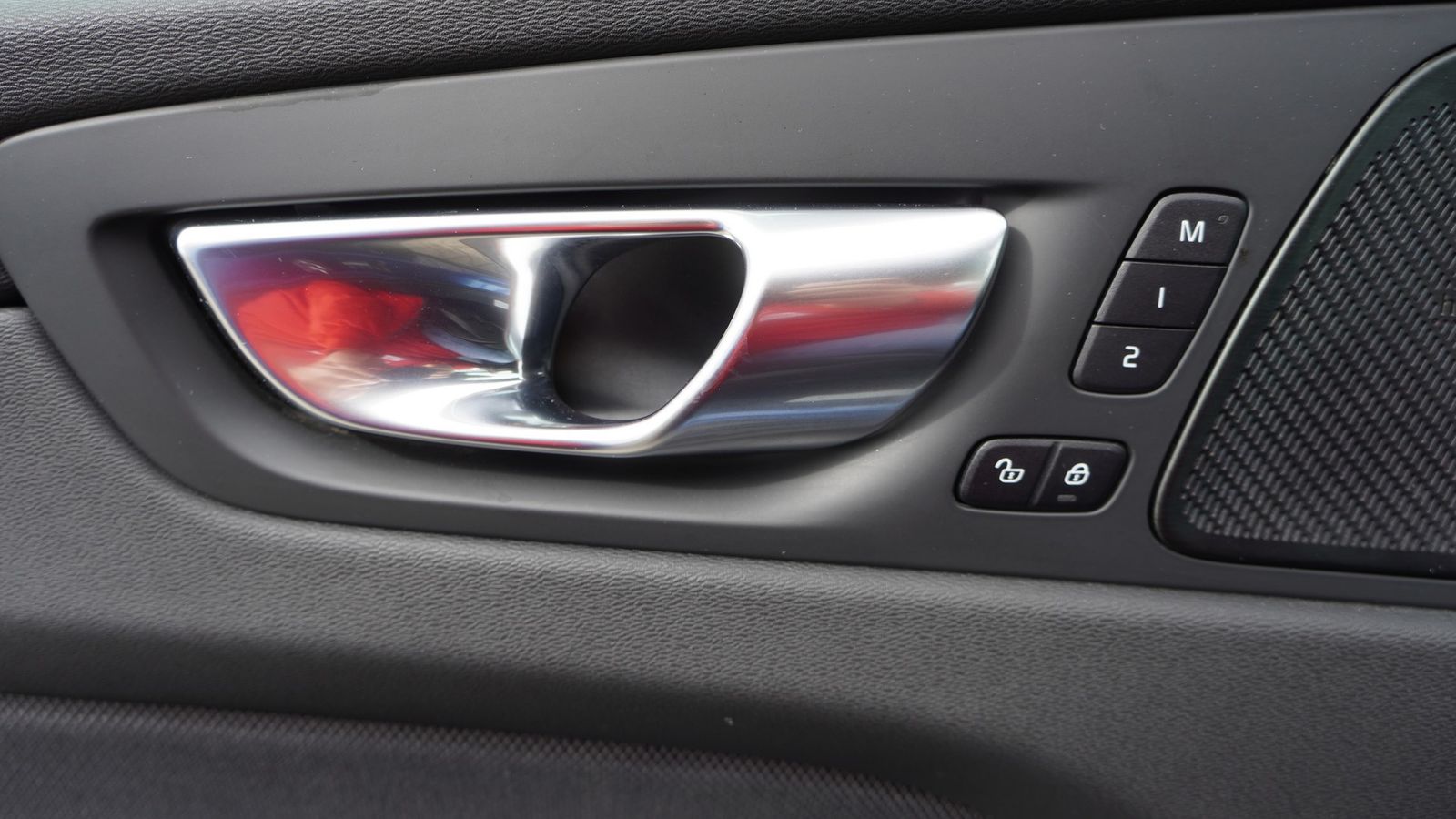 Volvo XC 60 B5 AWD R-Design - Samsaru's Car Outlet