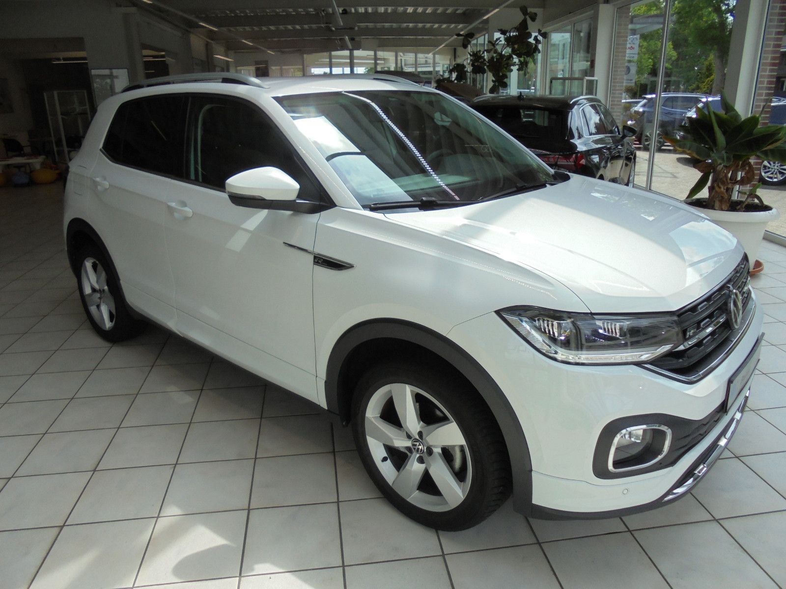 Volkswagen T-Cross Style - Samsaru's Car Outlet