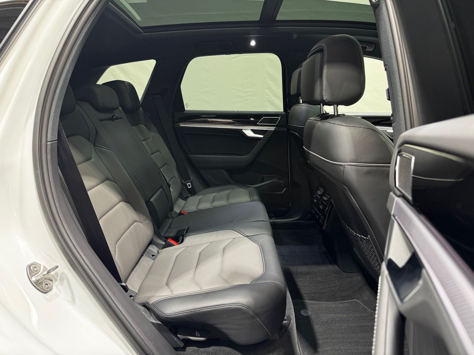 Volkswagen Touareg R-Line Black Style | MATRIX PANO LUFT