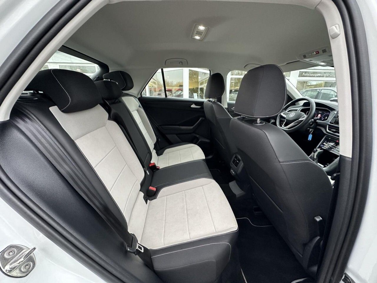 Volkswagen T-Roc 1.5 TSI Style - Samsaru's Car Outlet