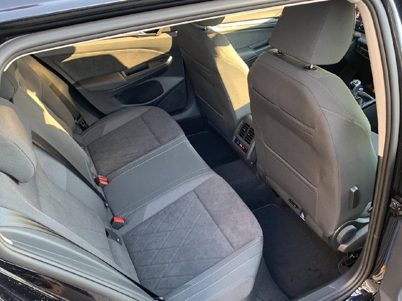 Volkswagen Golf VIII Variant 1.5 TSI OPF Style - Samsaru's Car Outlet