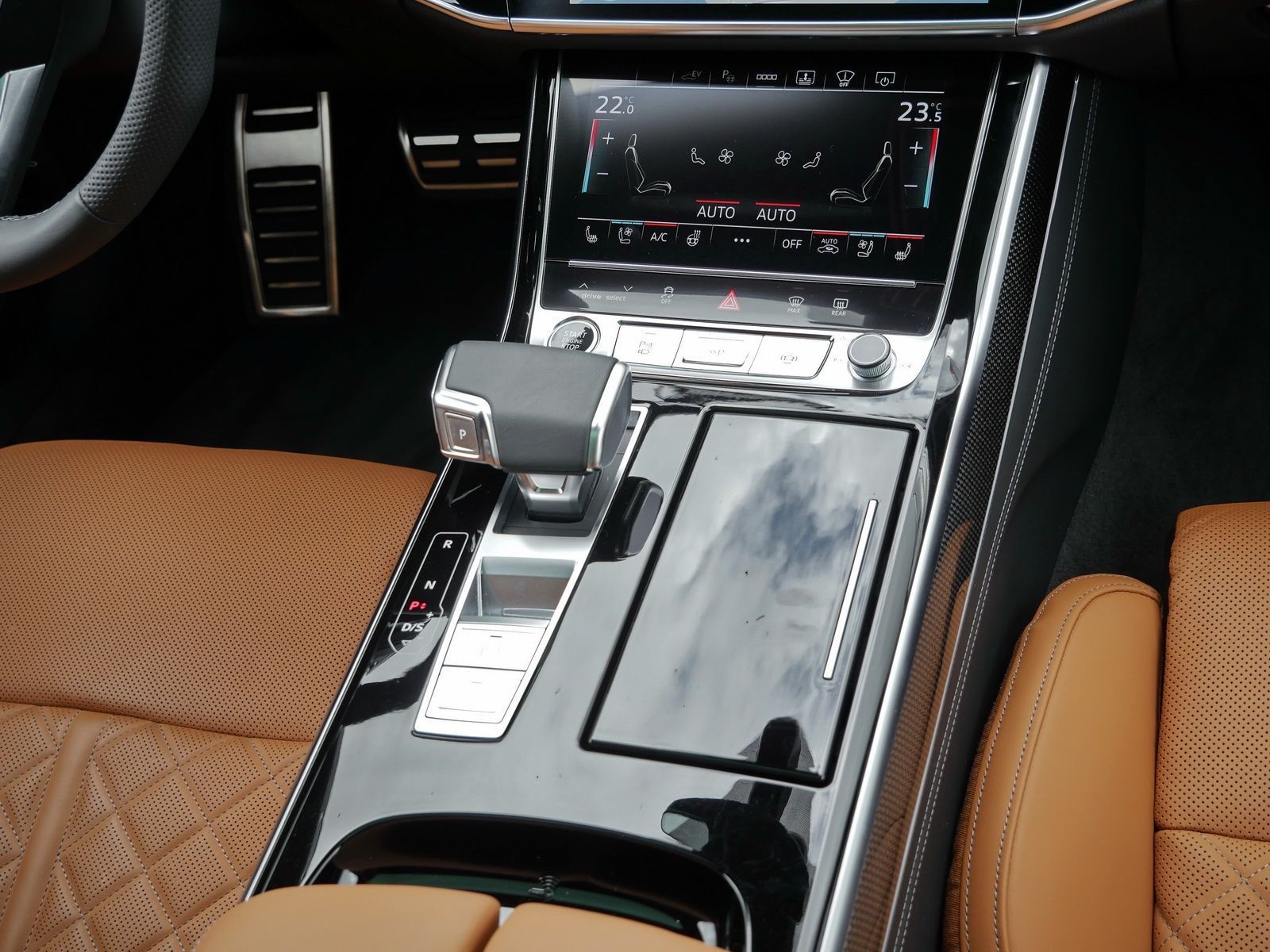 Audi A8 Lang 60 TFSIe qu. S line - Samsaru's Car Outlet