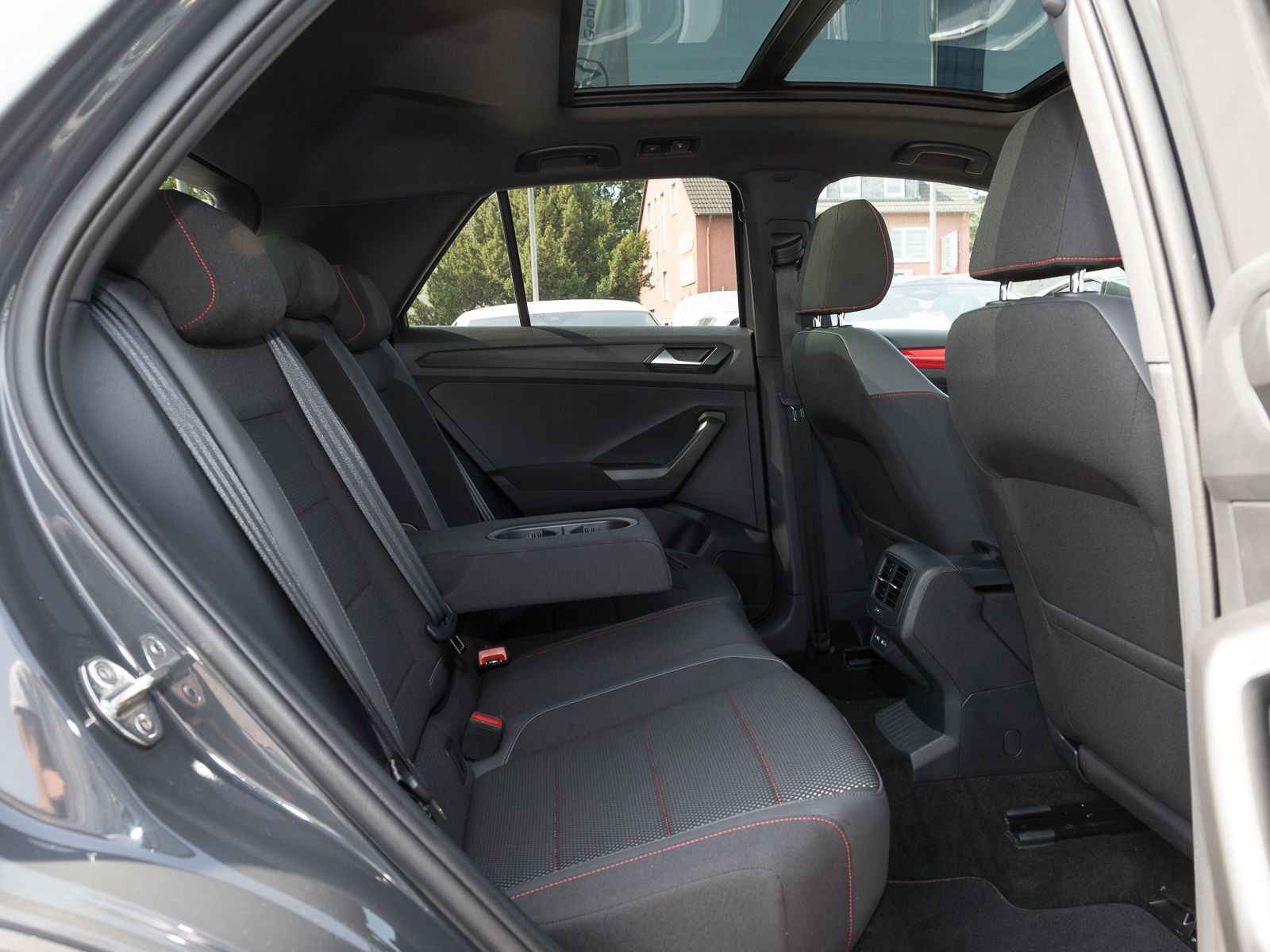 Volkswagen T-Roc 1.5 TSI DSG SPORT - Samsaru's Car Outlet