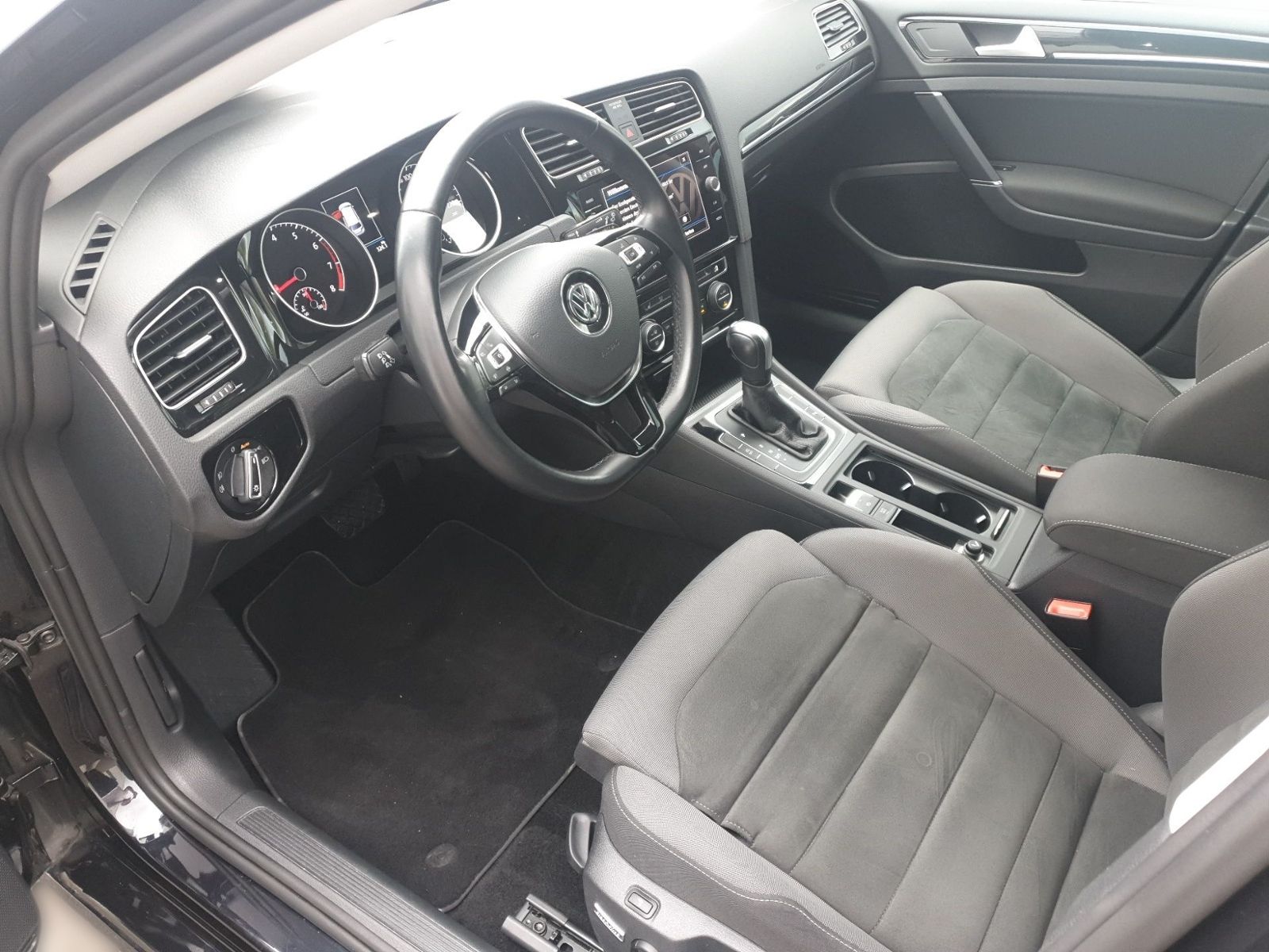 Volkswagen Golf VII Variant 1.5 TSI DSG - Samsaru's Car Outlet