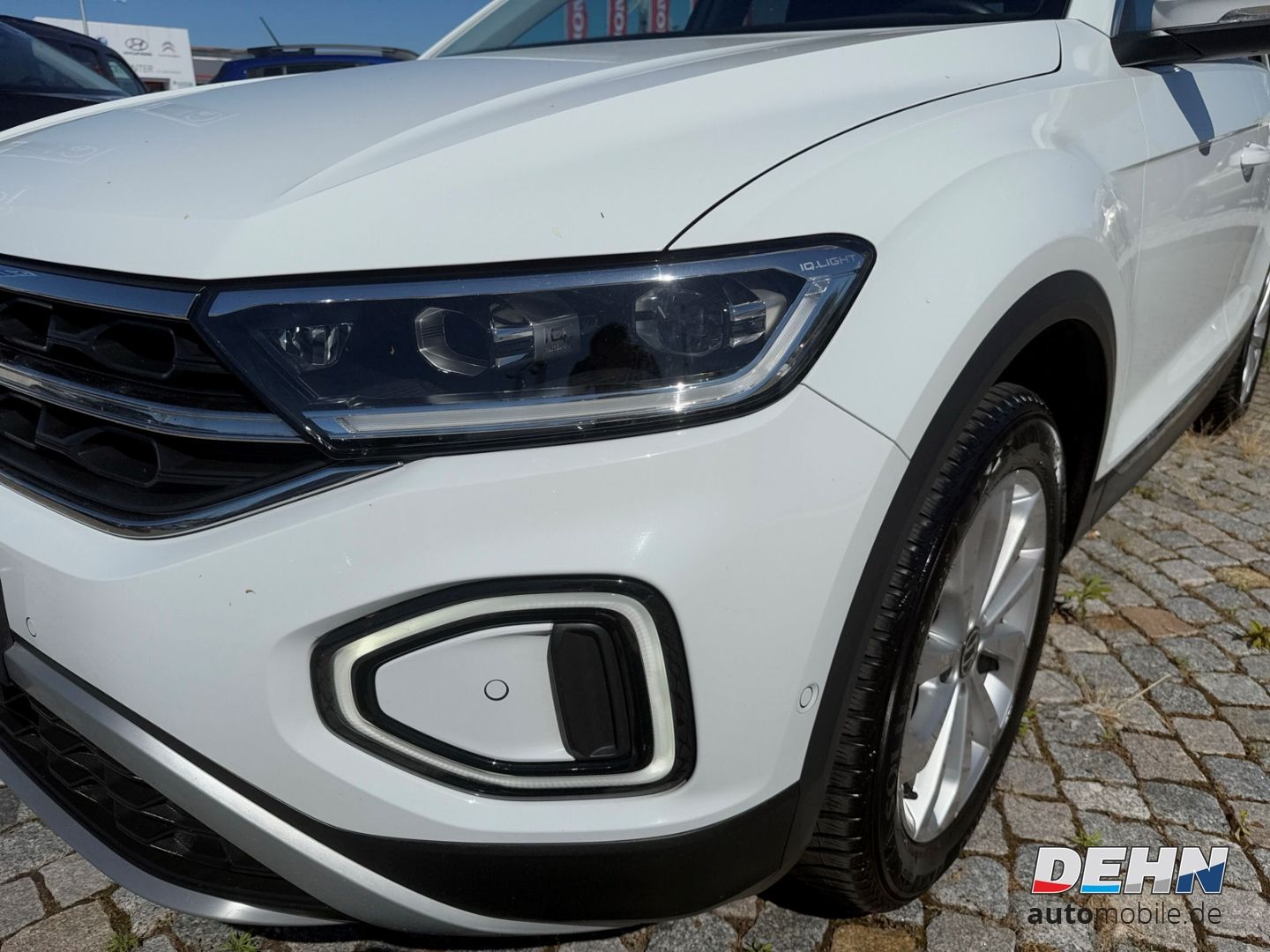 Volkswagen T-Roc 1.0 TSI Style Plus - Samsaru's Car Outlet