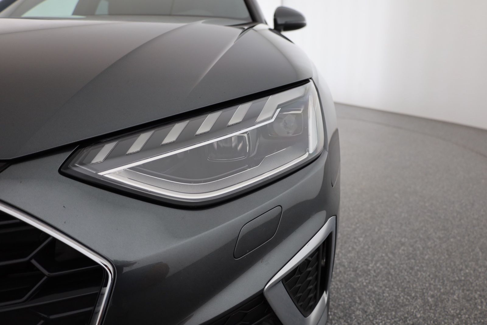 Audi A4 Avant 35 TFSI S-Line - Samsaru's Car Outlet