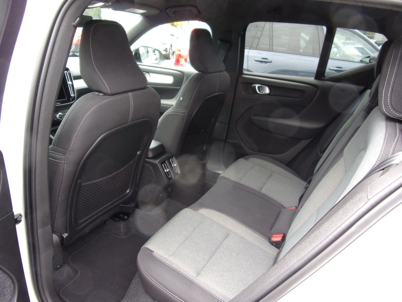 Volvo XC 40 B3 Plus Dark 2WD - Samsaru's Car Outlet