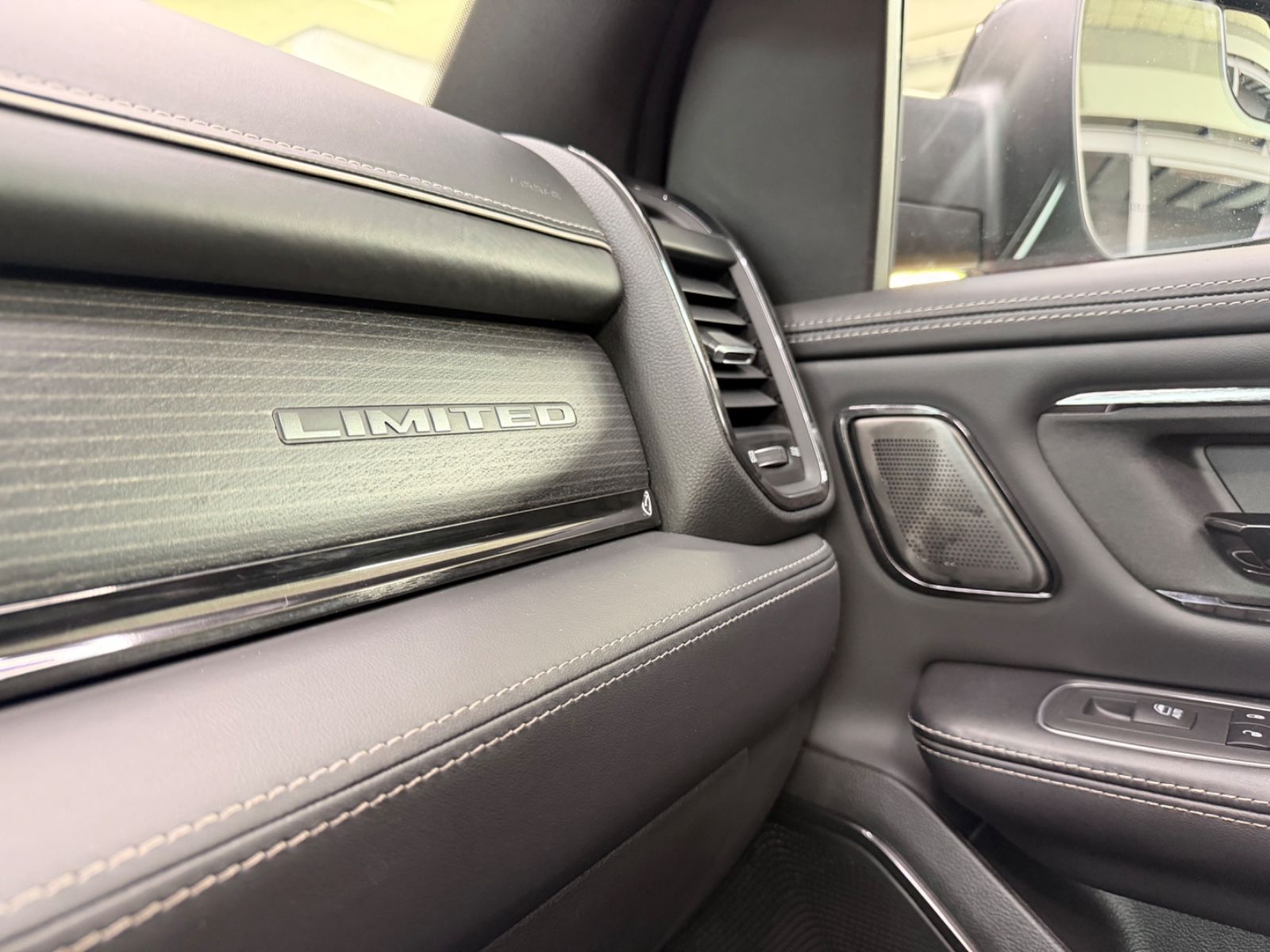 Dodge RAM 1500 5.7 4X4 LIMITED Night LPG Pano Head-Up