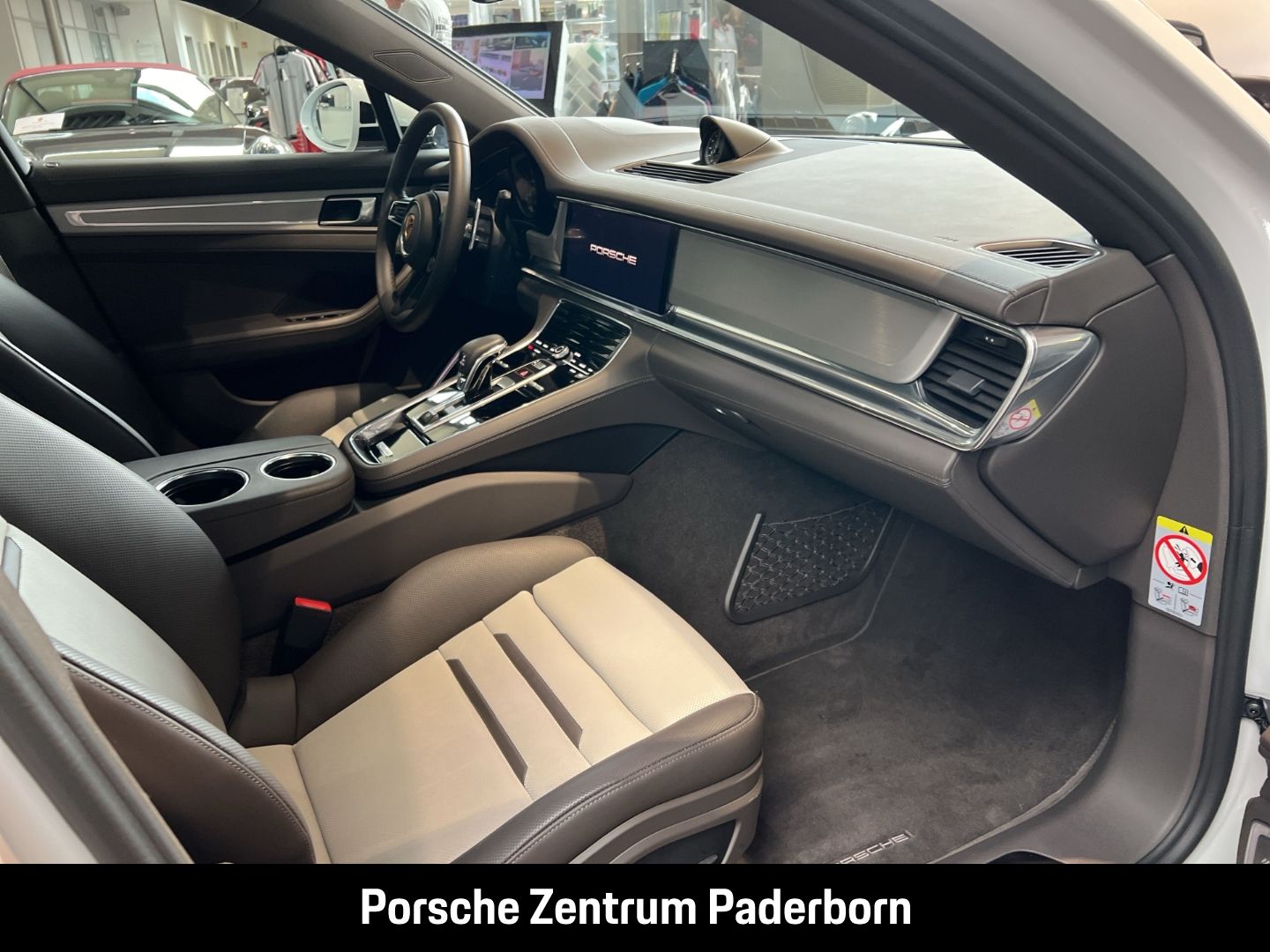 Porsche Panamera 4 E-Hybrid Sport Turismo Platinum Editi