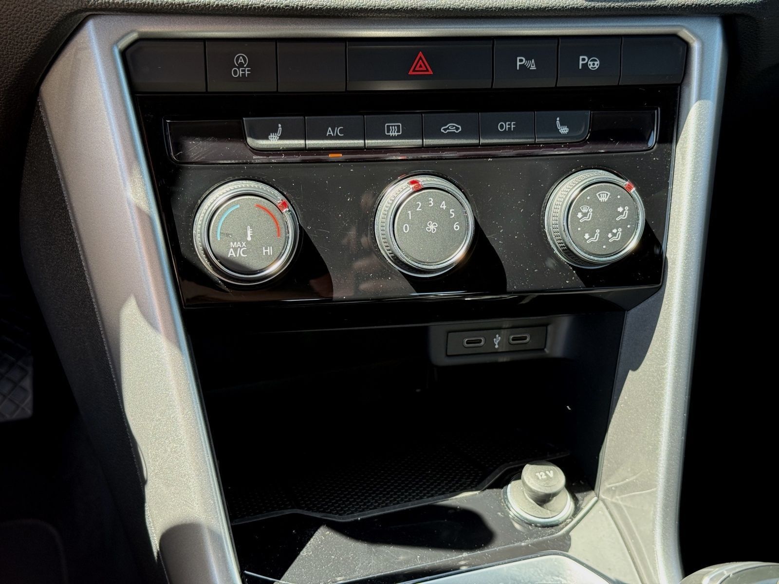 Volkswagen T-Roc 1.5 TSI DSG LIFE - Samsaru's Car Outlet