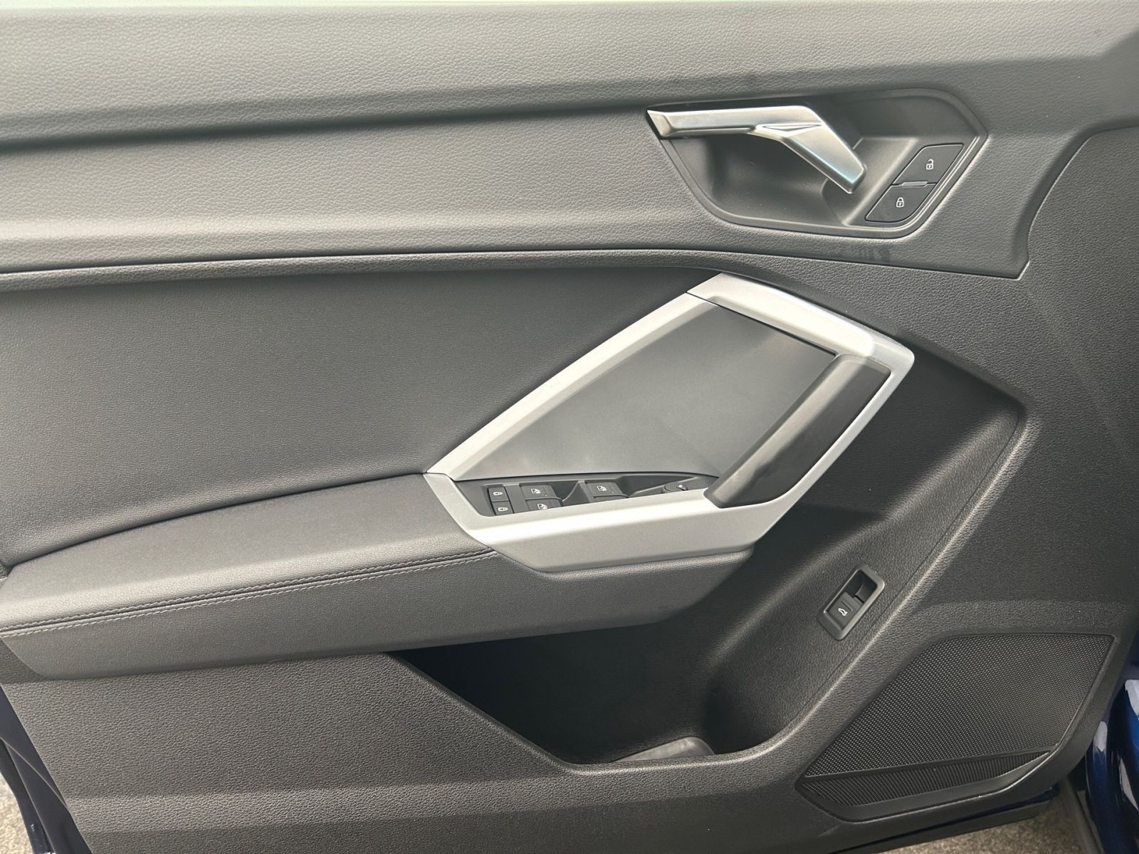 Audi Q3 40 TFSI quattro - Samsaru's Car Outlet