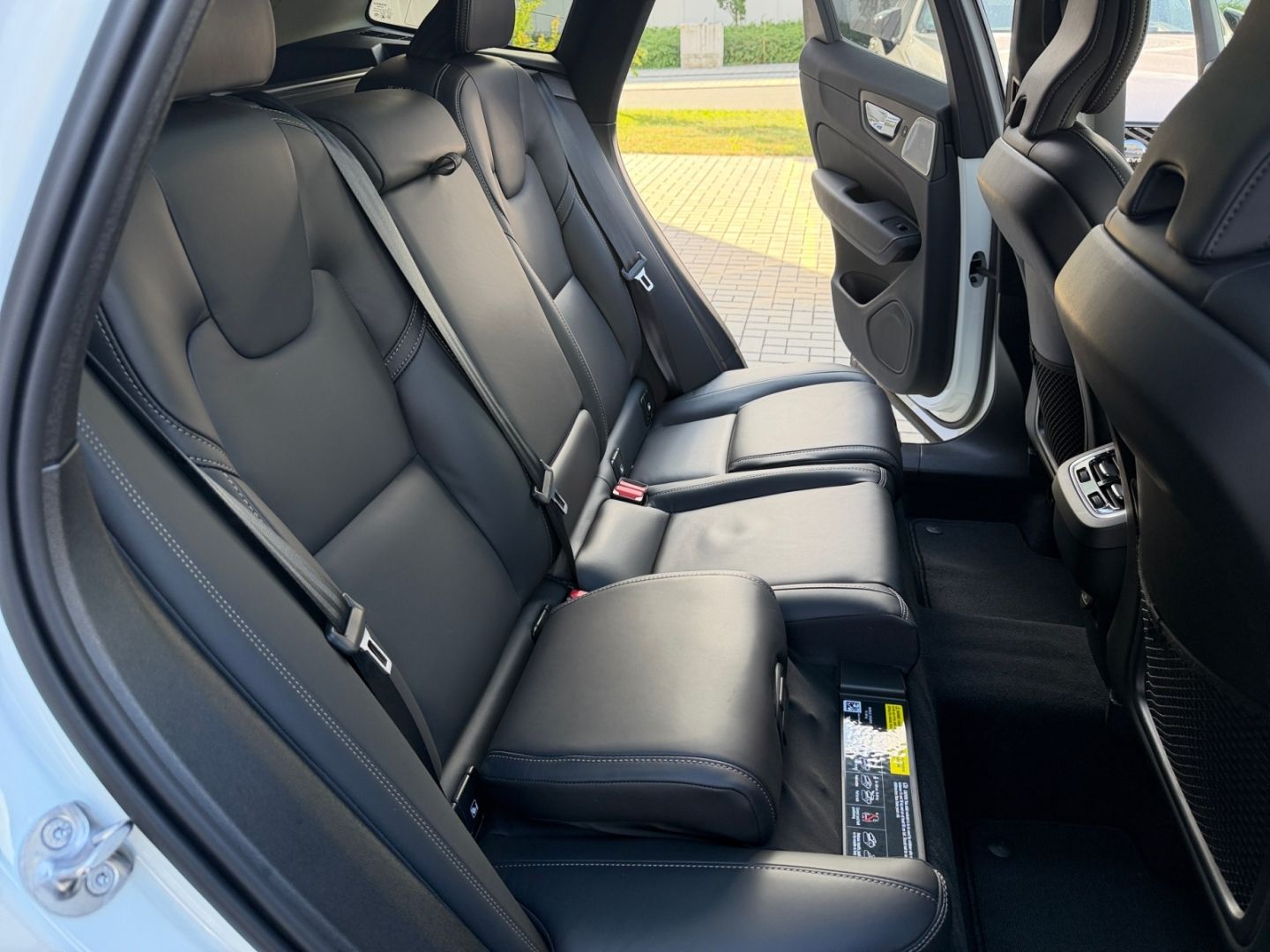 Volvo XC60 Ultra Dark AWD B5 Benzin EU6d HUD AD AHK Di