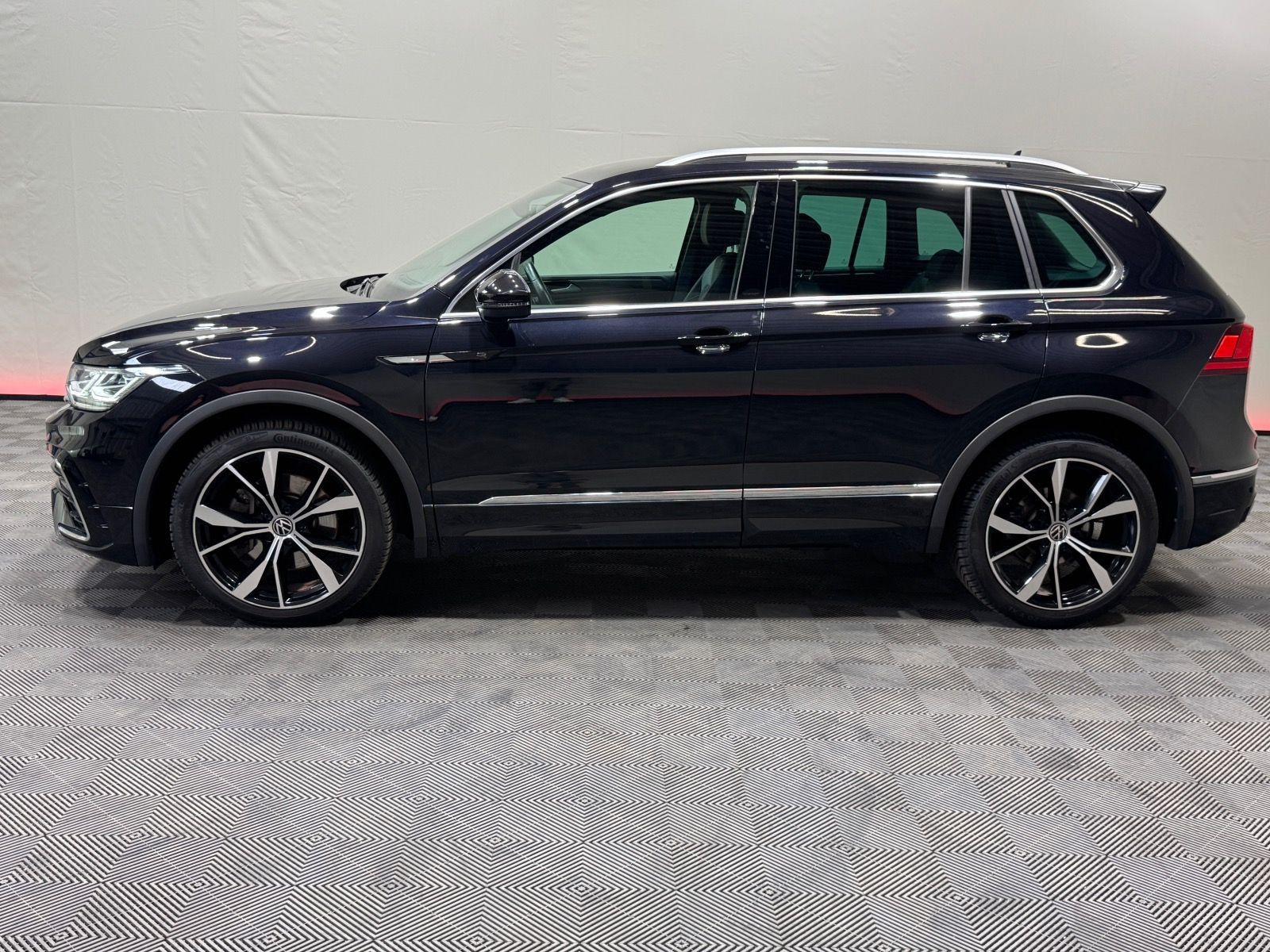 Volkswagen Tiguan R-Line 2.0 TDI DSG 4M - Samsaru's Car Outlet