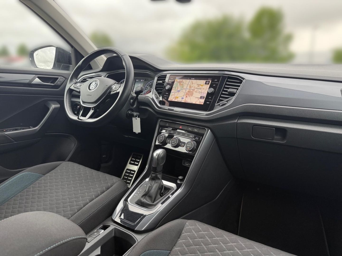 Volkswagen T-Roc IQ.DRIVE 1.5 TSI DSG - Samsaru's Car Outlet