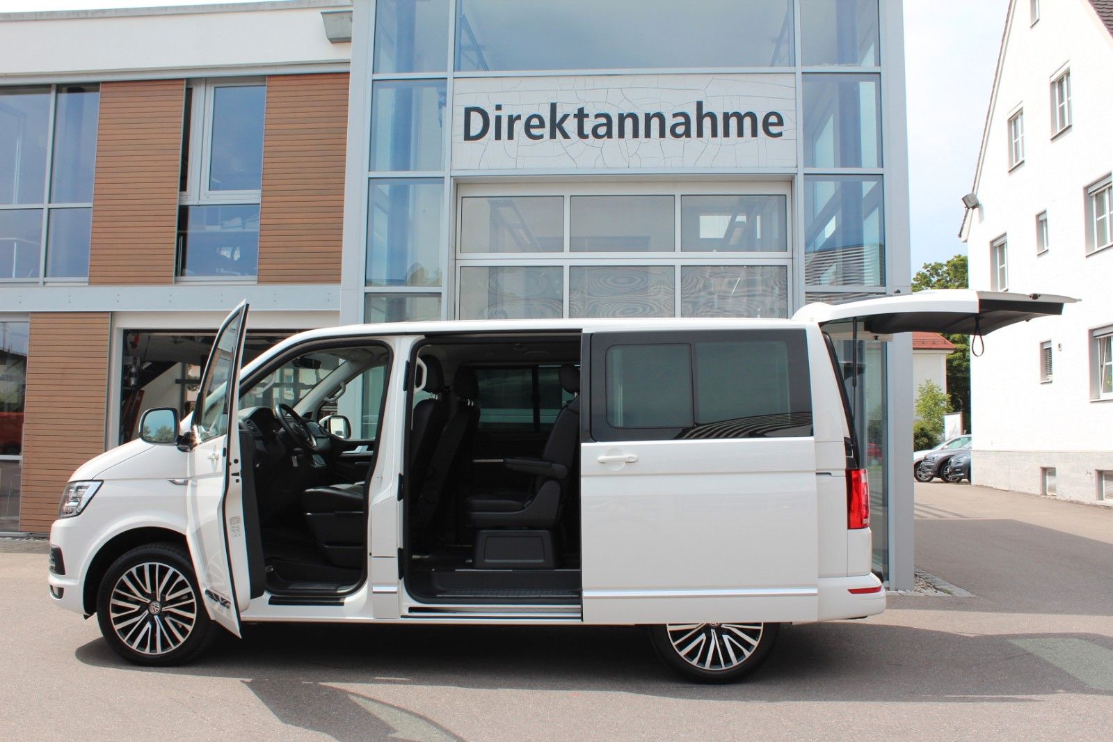 Volkswagen T6 Multivan Highline DSG - Samsaru's Car Outlet