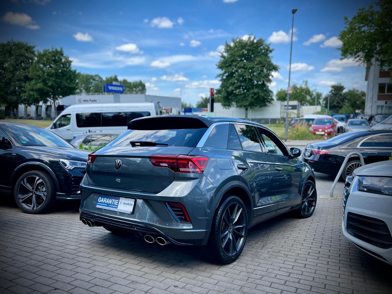 Volkswagen T-Roc R 4Motion - Samsaru's Car Outlet