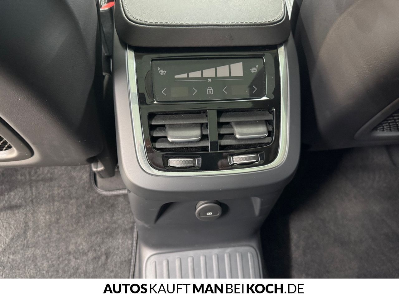 Volvo XC90 T8 Plug-In AWD Ultimate - Samsaru's Car Outlet