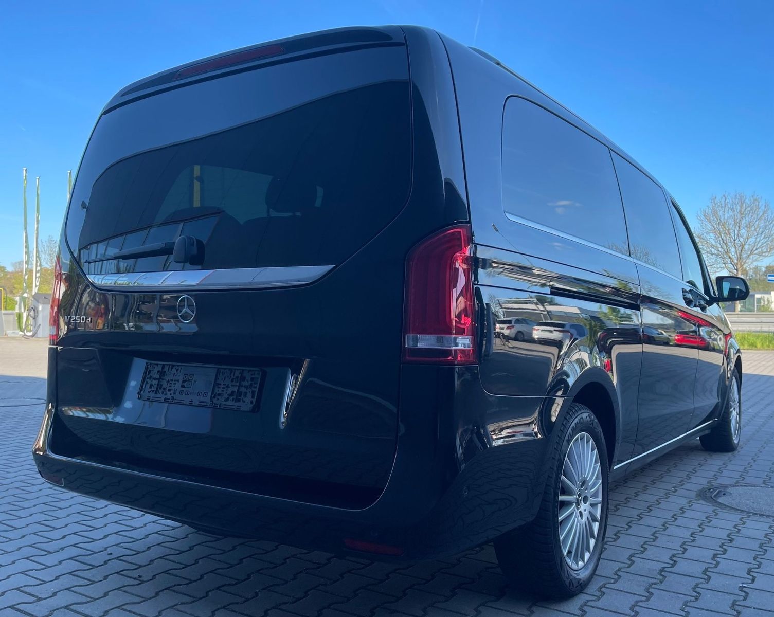 Mercedes-Benz V 250d AVANTGARDE - Samsaru's Car Outlet