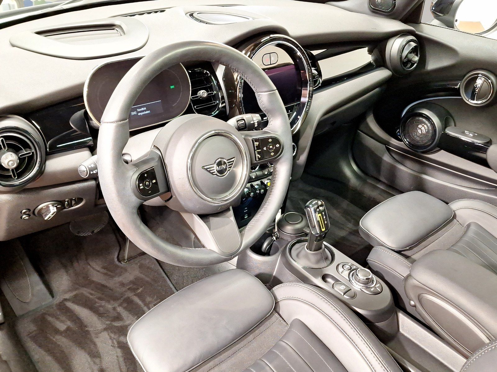 MINI Cooper SE - Samsaru's Car Outlet