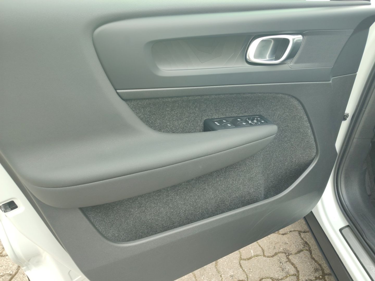 Volvo XC40 Pure Electric StHZG AHK Navi RFK Klimaaut S