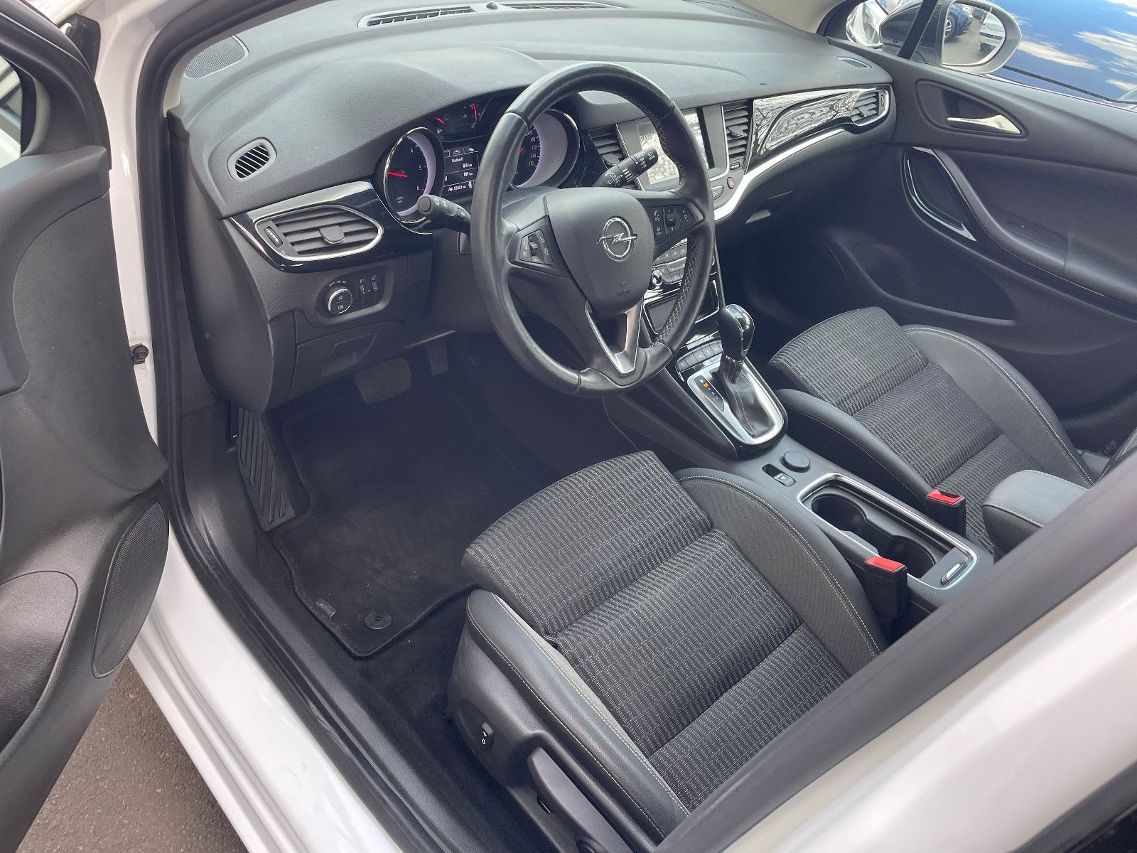 Opel Astra 1.5 D Autom. Limousine - Samsaru's Car Outlet