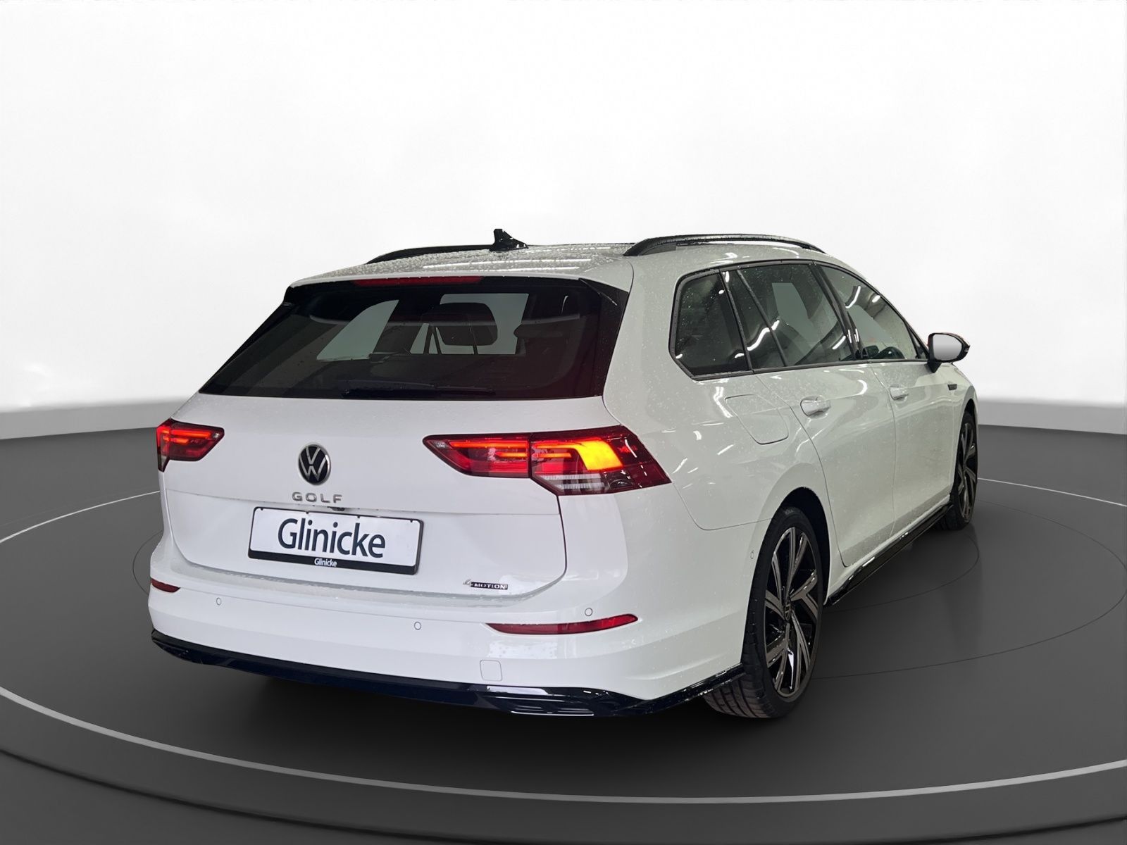 Volkswagen Golf VIII Variant 2.0 TSI 4M R-Line AHK Pano LM