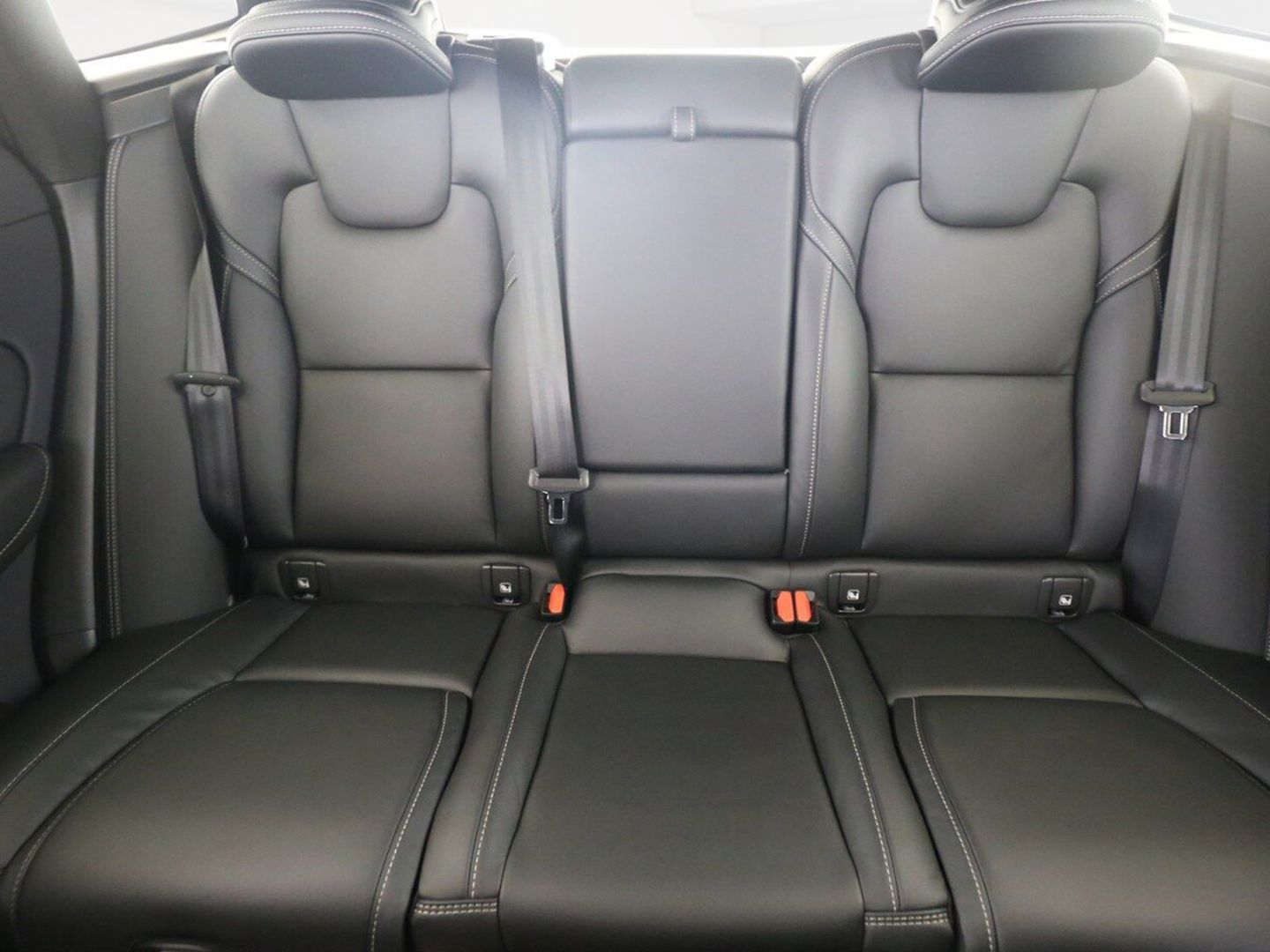 Volvo XC60 T6 Ultra Black Edition Plug-In Hybrid AWD - Samsaru's Car Outlet